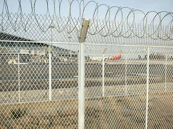 白色機(jī)場護(hù)欄網(wǎng)圍欄